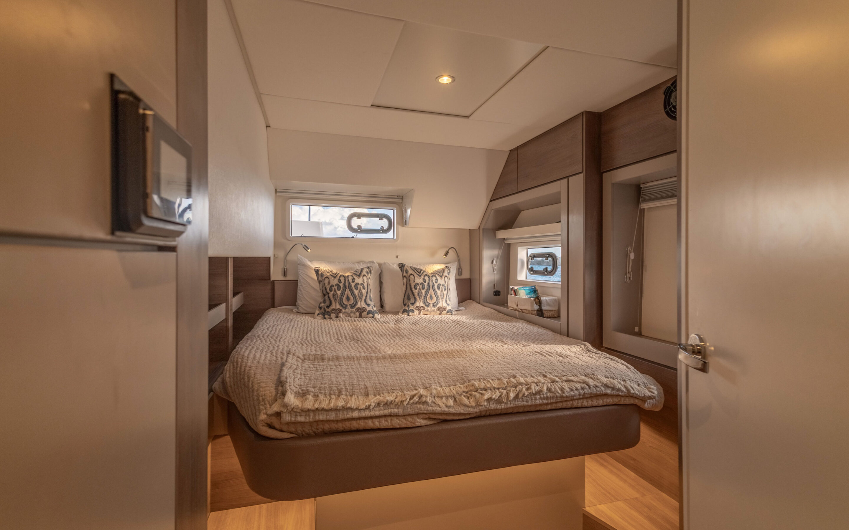 A cozy bedroom featuring a neatly made bed and a small desk, creating a comfortable and functional living space.