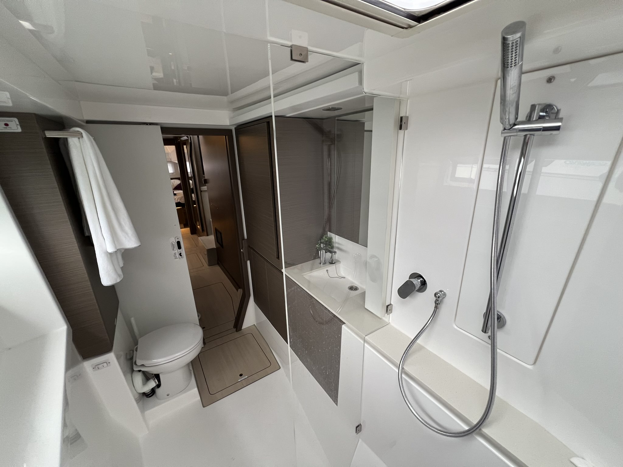 Serenity – Interior 03 A pristine bathroom featuring a spotless shower, showcasing cleanliness and modern design elements.